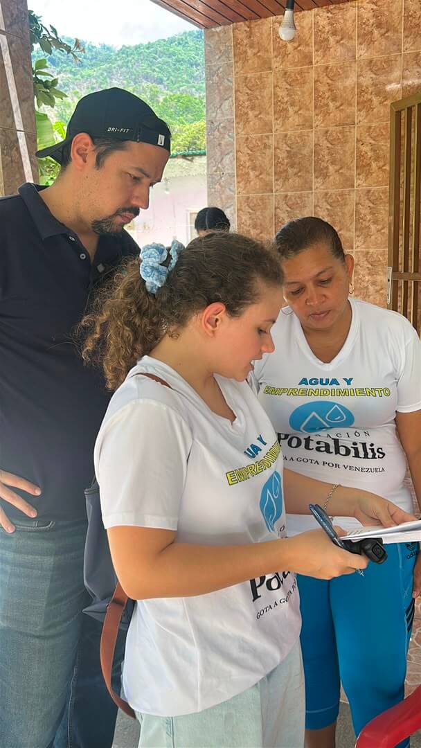 Delivery of relief kits to the Oritapo community